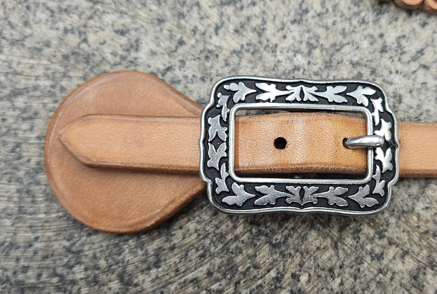 Scallop edge men's standard spur straps.