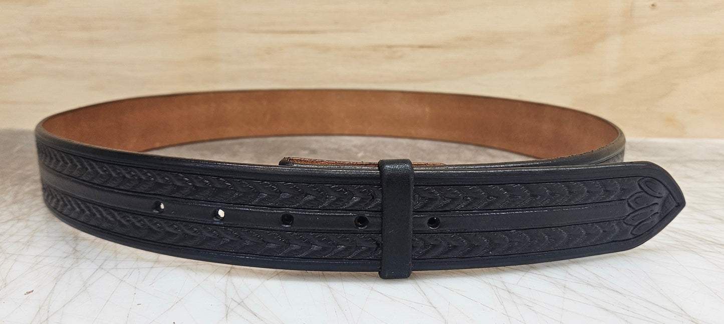 Dark blue running leaf belt